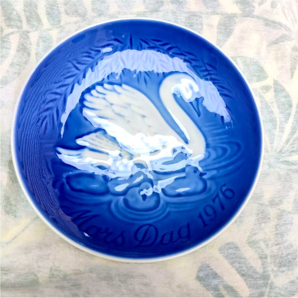 Bing & Grondahl 1976 Mors Dag Mothers Day Plate Mother Swan,  w/ her Babies Vtg.